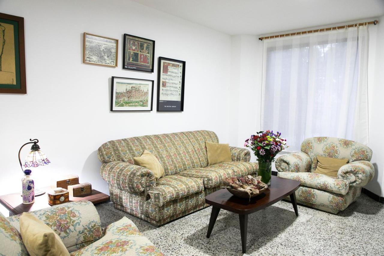 50N15 B&B Cali Luaran gambar