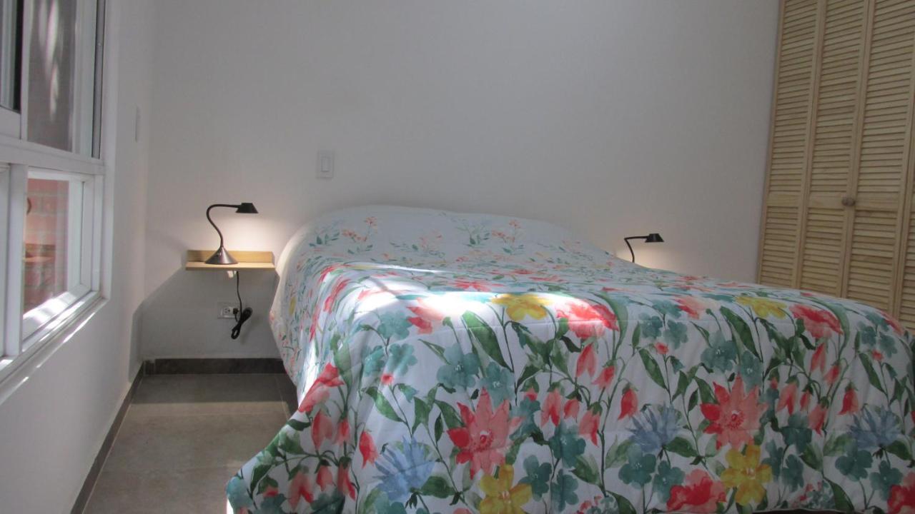 50N15 B&B Cali Luaran gambar